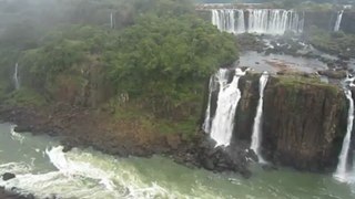 Foz do Iguazu gorge du diable Bresil de loin