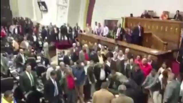 Oposição venezuelana apresenta impugnação da eleição