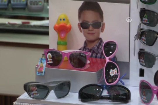 Çocuklara da güneş gözlüğü tavsiyesi