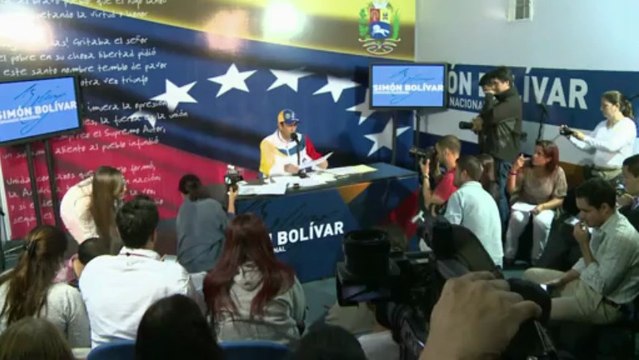 Capriles pide repetir elecciones