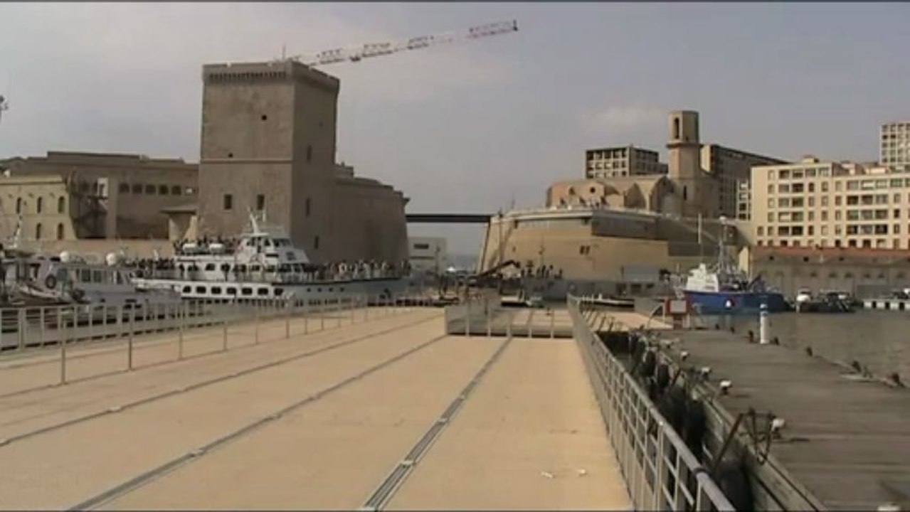 Passerelle  "Entre flammes et flots"