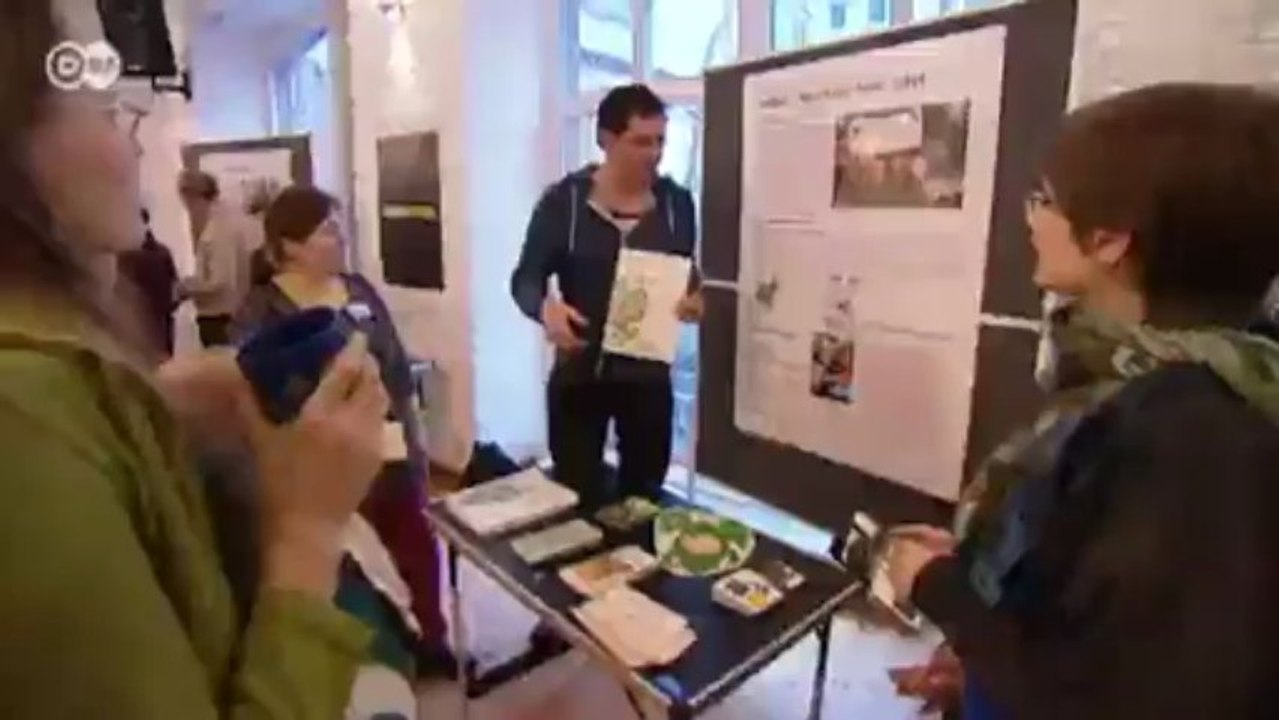 Wenn Demonstrieren zum Beruf wird | Politik direkt