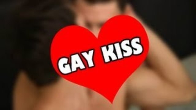 Saqib Saleem & Randeep Hooda's Kiss Scene in Bombay Talkies