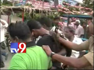 Girl's lover threatens to post her nude visuals on the internet