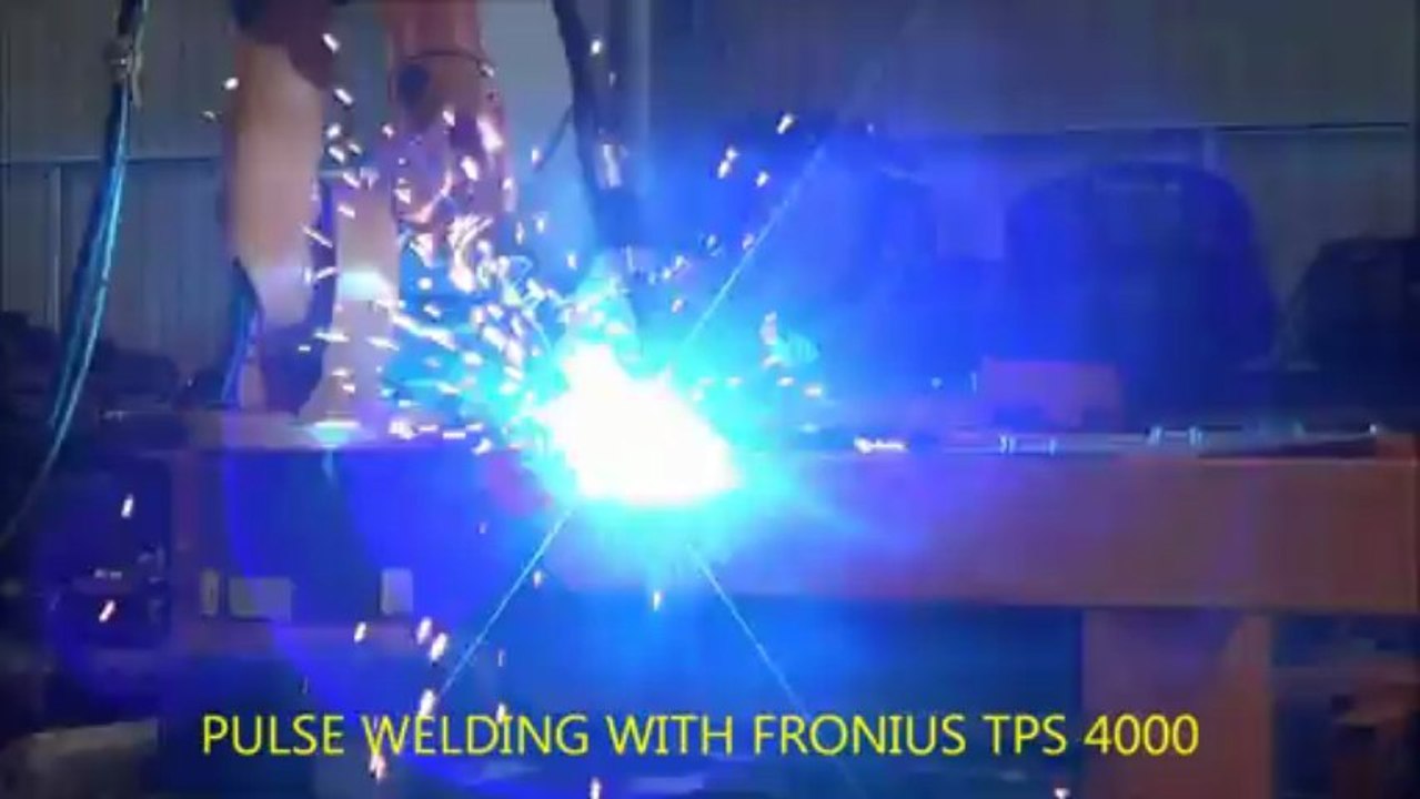 Eurobots -Isola di saldatura con ROBOT KUKA KR15/2 con  FRONIUS TPS 4000 e posizionatore