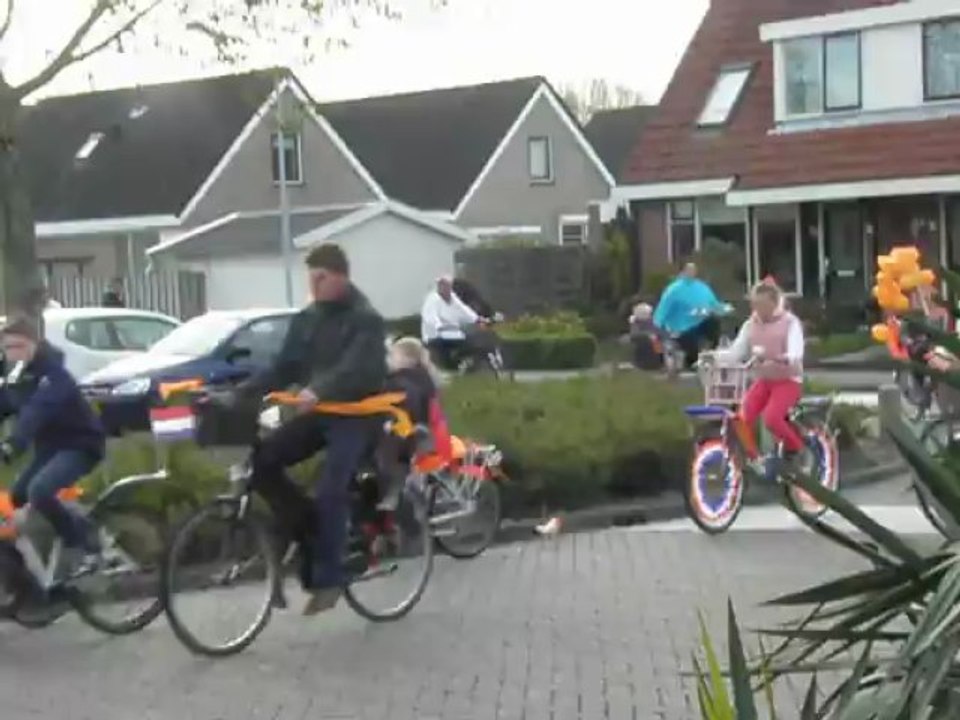 Lawaai optocht Kroningsdag  Ouddorp