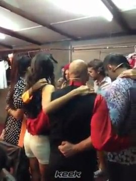 Pedro y elenco rezando antes de la función Mendoza keek Silvina - 03 de Mayo