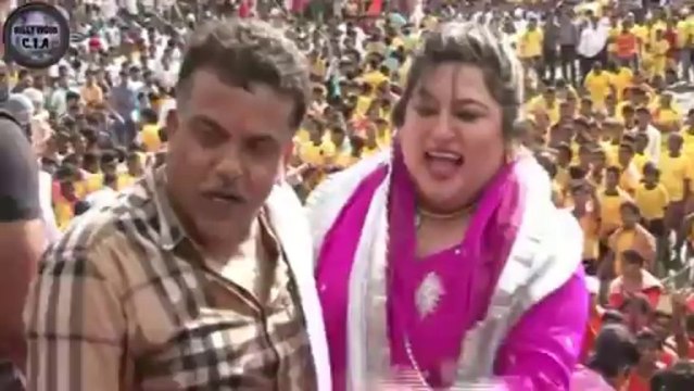 Arjun Rampal breaks the MATKI at Dahi Handi