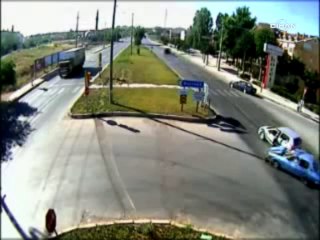 Kırşehir'de dikkatsiz sürücüler mobese'ye takıldı