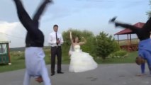 Battle de breakdance pendant un mariage russe! Des fous ces Russe!!!