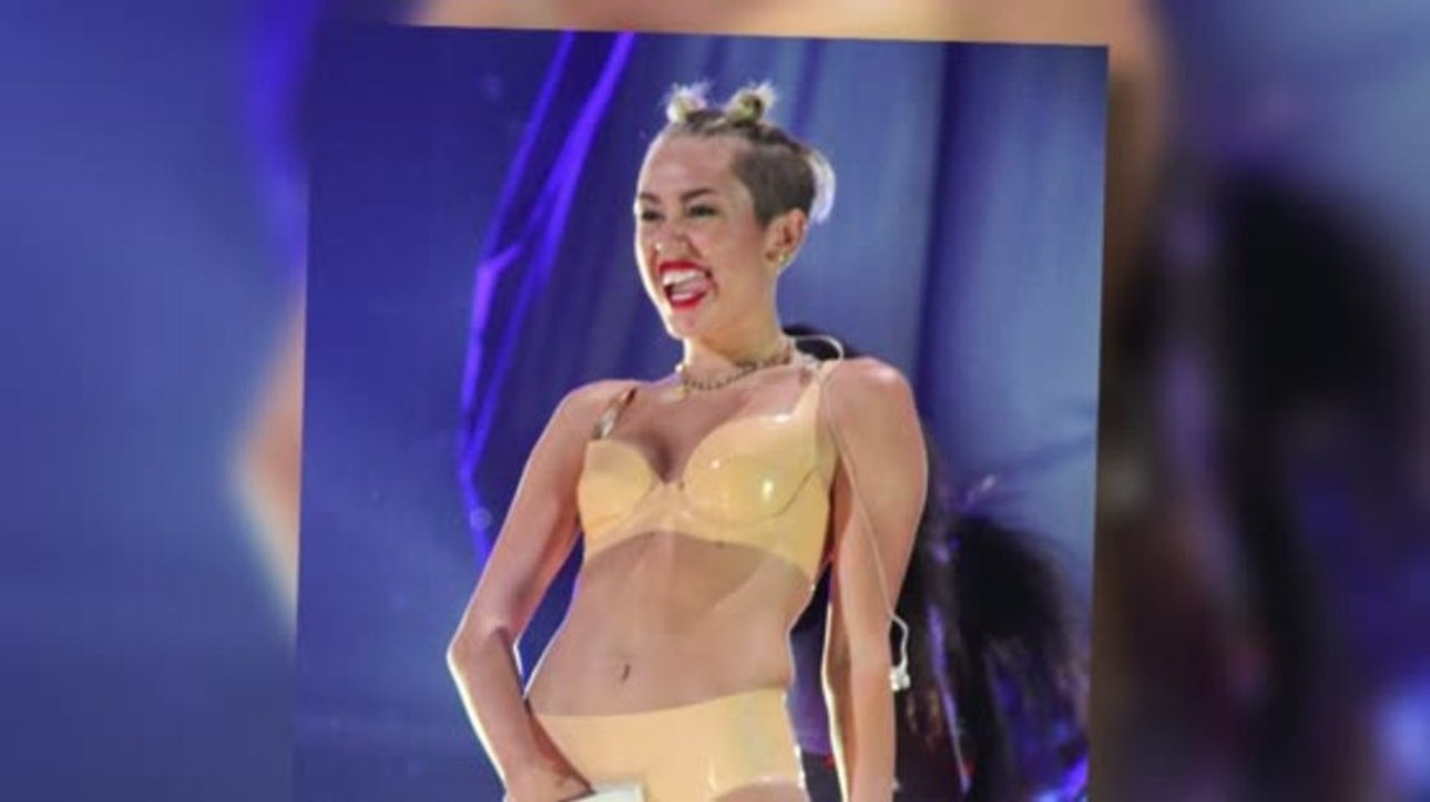 Kelly Osbourne Tells Miley Cyrus: Put Your Tongue in Your Mouth