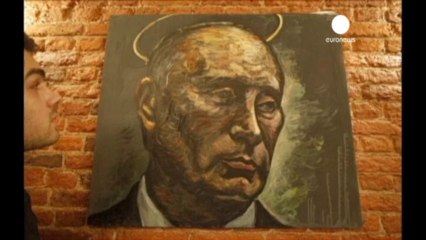 Putin e Medvedev ritratti in lingerie: sigilli sulla...