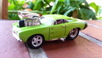 CGR Garage - 1969 DODGE CHARGER Muscle Machines review