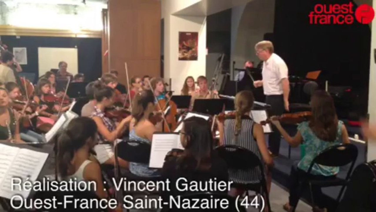 Les élèves de Jean Moulin en pleine répétition de "Tchikidan" - Les élèves de Jean Moulin en pleine répétition de "Tchikidan"