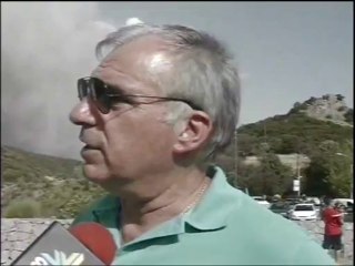 Απειλεί χωριά η φωτιά στη Βοιωτία