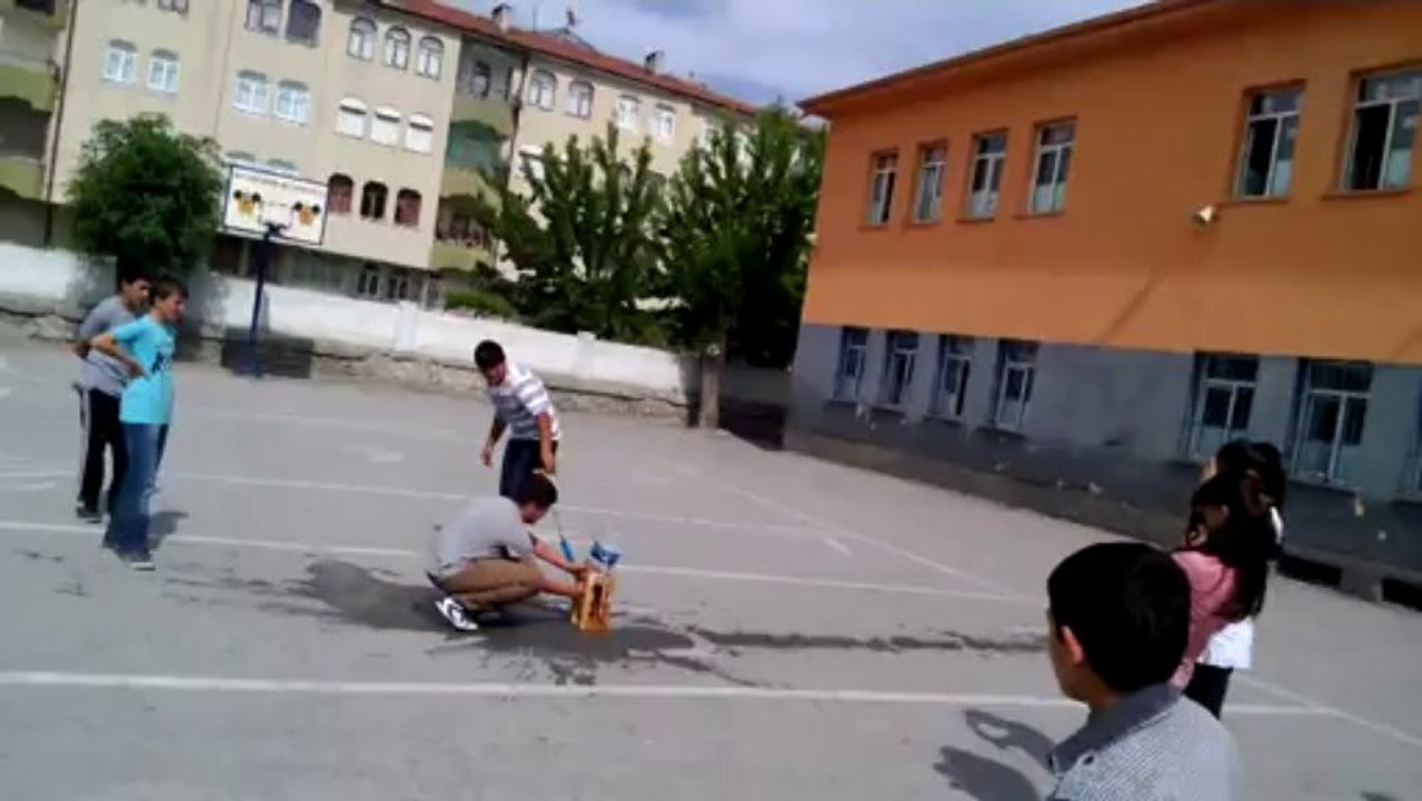 BİDON FIRLATMA-2-MURAT ÜSTÜNDAĞ-FEN BİLİMLERİ ÖĞRETMENİ-24.05.2013-BİLİM ŞENLİĞİ DENEYLERİ