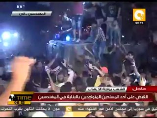 محاولة الأهالى اقتحام مدرعة للشرطة التى تحمي أحد المسلحين المقبوض عليهم بالمهندسين