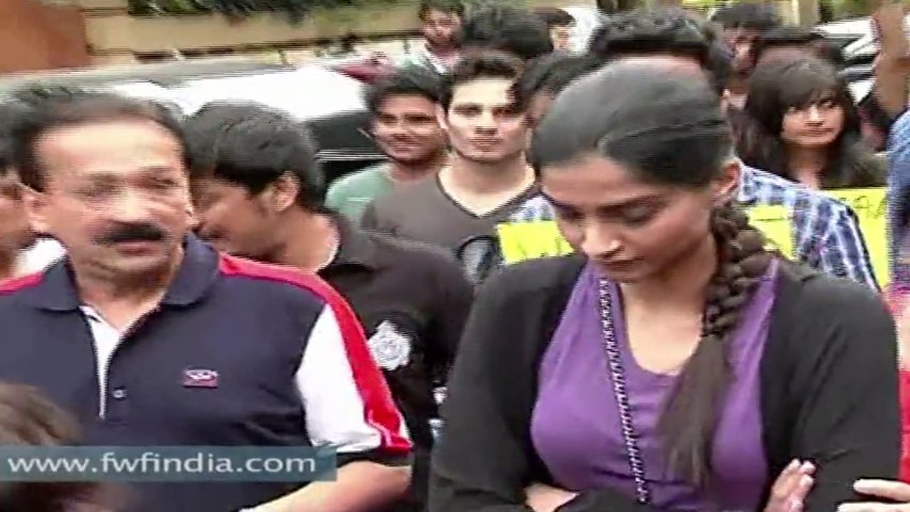 sonamkapoor in the protest agaiinst mumbai gang rape