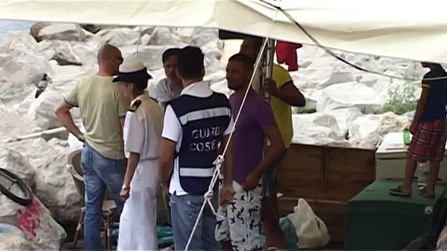 Napoli - Blitz contro ormeggi abusivi -1- (29.08.13)