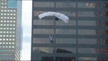 Deux sauts en BASE Jump à Denver pour soutenir une association... RedBull donne des ailes!!