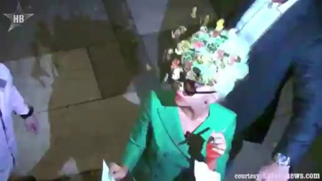 MTV VMA 2013: Miley Cyrus Vs. Lady Gaga Performance