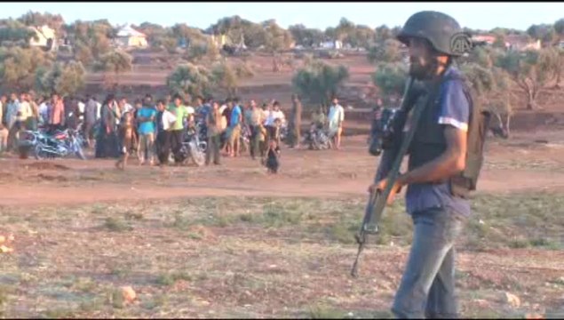 Kalem tutacak eller silah tutuyor