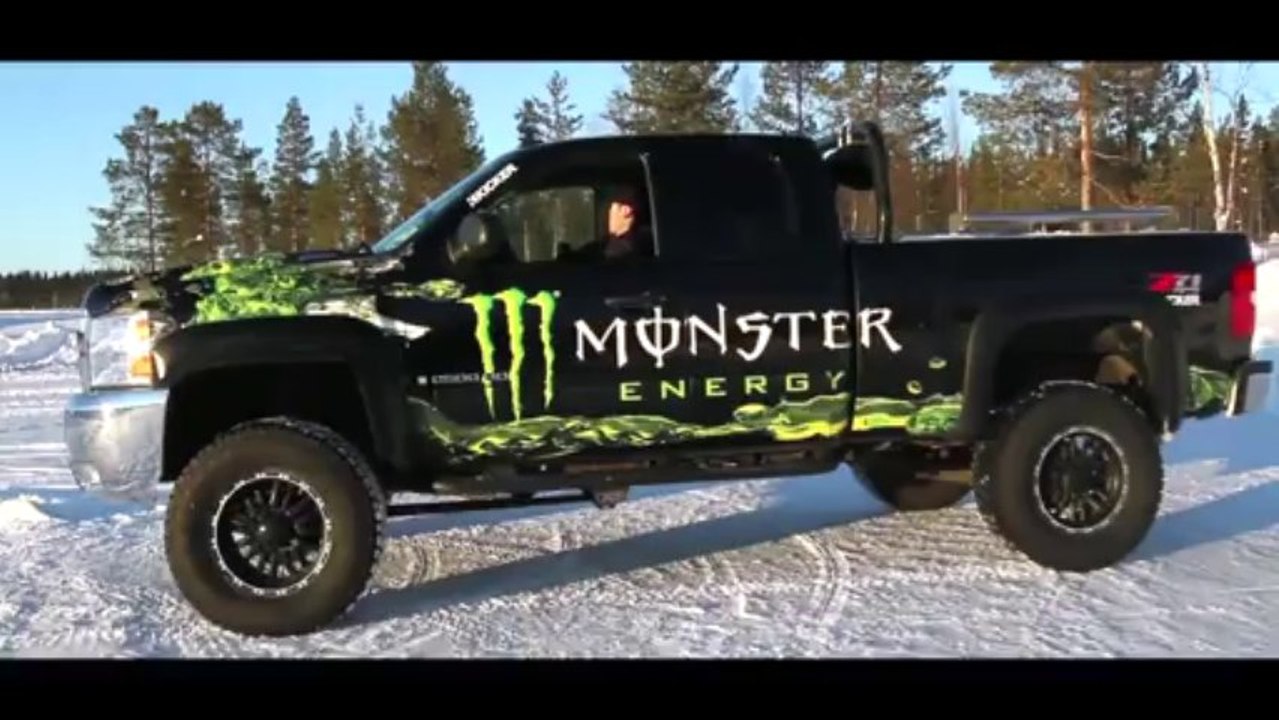 Extreme Motorcycle Drifting On Ice - Jorian Ponomareff