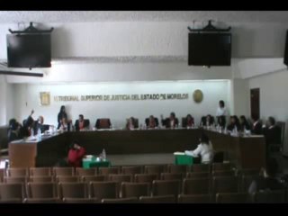 Juez arremete a golpes contra colega en tribunal de México