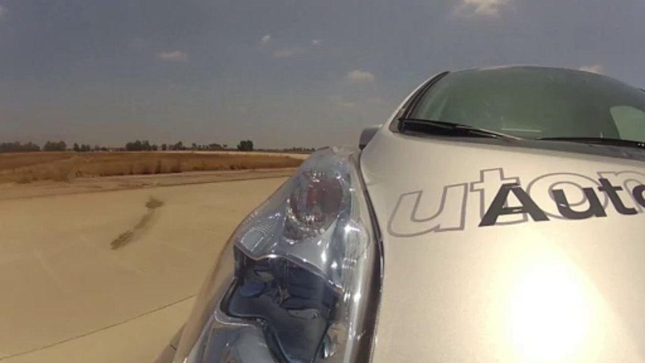 Nissan Autonomous Drive : sortie d'autoroute et arrêt au feu