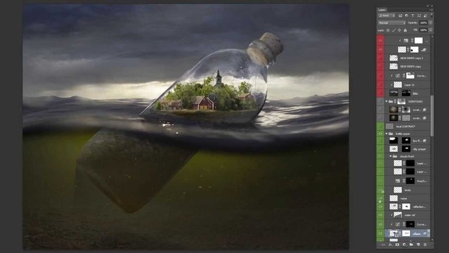 Montage Photo : Bouteille à la mer avec des maisons à l'intérieur