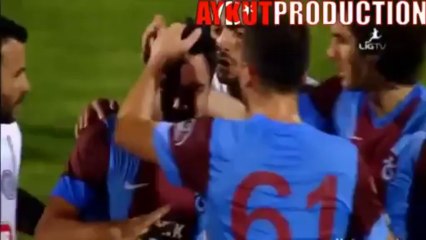 Fútbolista rompe en llanto y abandona un partido por no soportar los insultos y silbidos de la hinchada