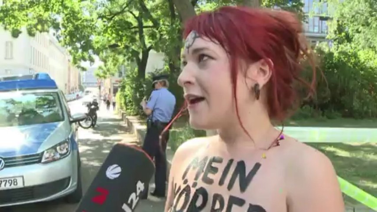 Brüste statt Bomben: Femen zieht wieder blank