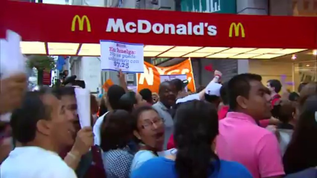 Des centaines d'employés de fast-foods en grève à New York