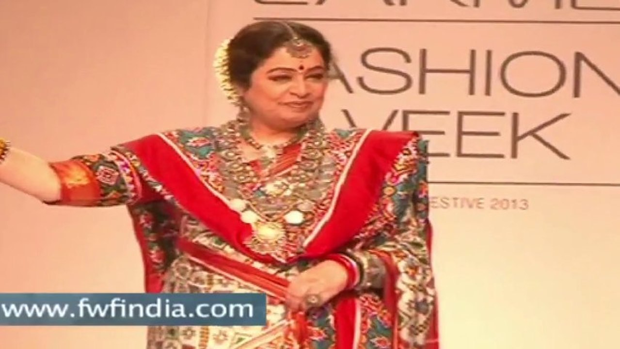 Kiran kher walks on ramp for designer gaurang at lfw