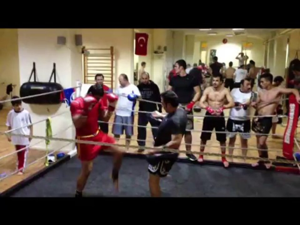 üsküdar kick boks özel ders ve gurup dersler verilir tel :0535 285 67 35