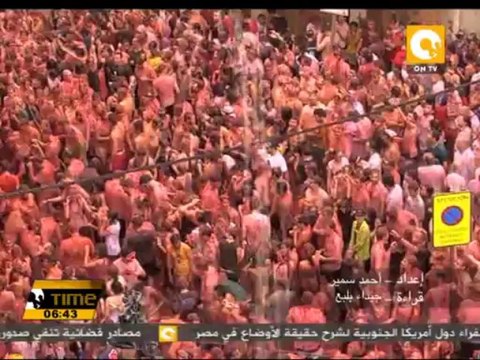 عشرات الآلاف من المواطنين الإسبان يشاركون في مهرجان الطماطم