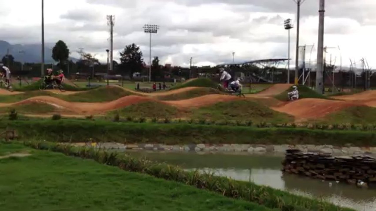 Entrenamientos Pista Mario Soto. Unidad Deportiva Salitre, Bogota, Colombia