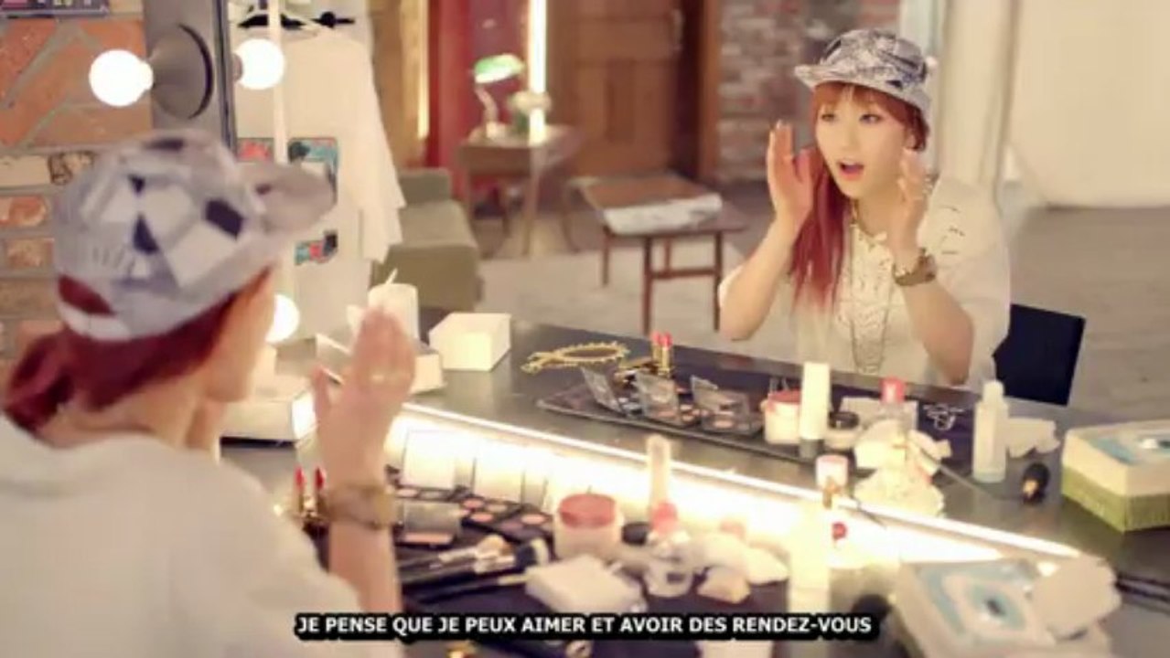 GLAM_In Front of the Mirror