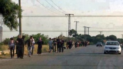 Syrians flee coastal town after 'massacre'