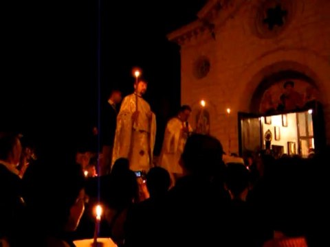HRISTOS A INVIAT !