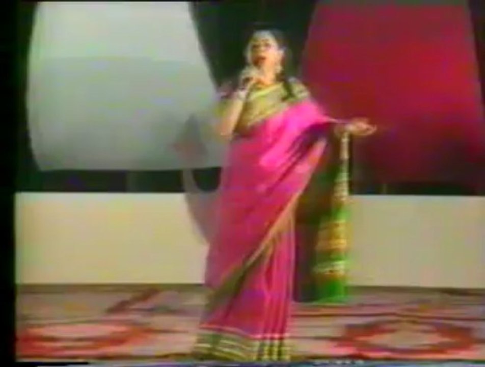Runa Laila -- Un ki nazron say mohobat ka jo paigaam mila