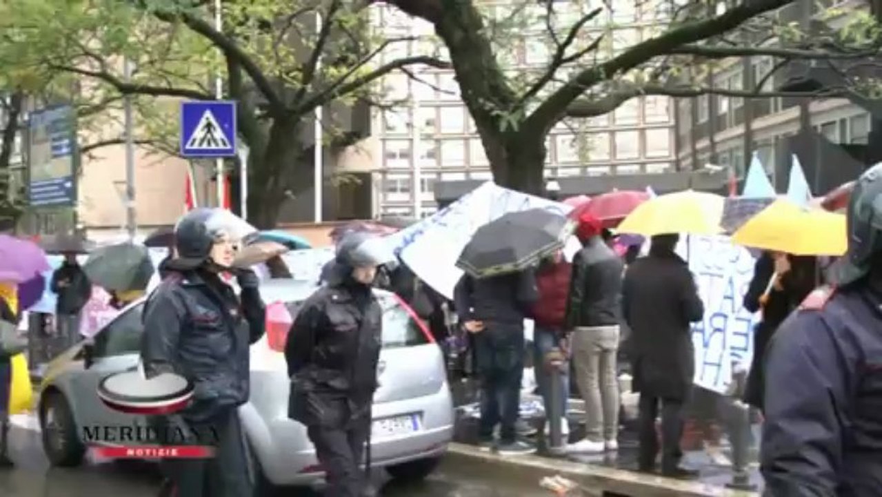 San Raffaele a rischio chiusura, lavoratori bloccano la Cristoforo Colombo