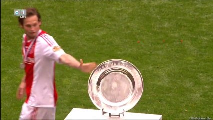 Blind gooit schaal om