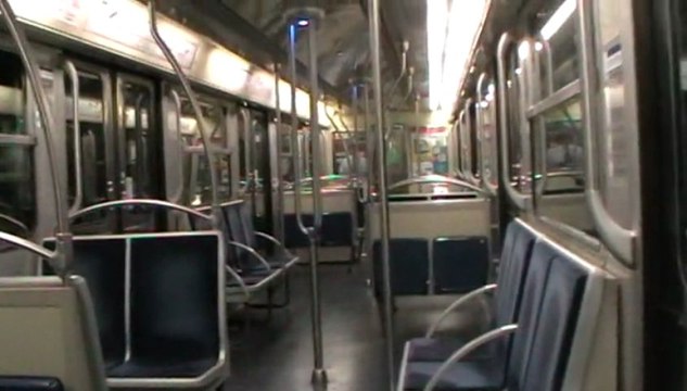 MF67 : Aménagement intérieur d'une rame de la ligne 3 du métro parisien