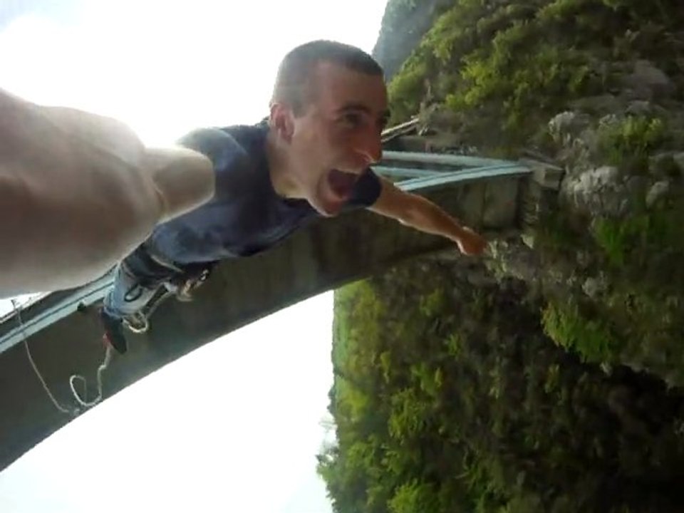 Saut à l'élastique camera embarqué