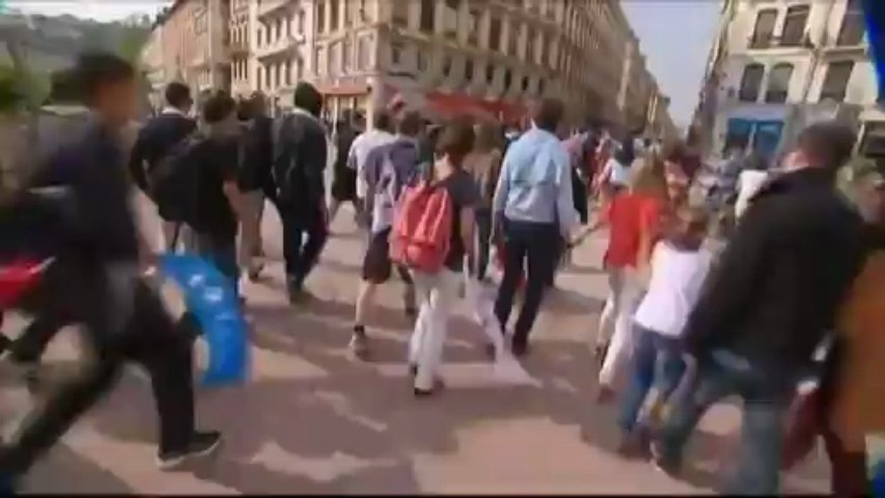 Frigide Barjot huée et insultée par des anti-mariage pour tous à Lyon