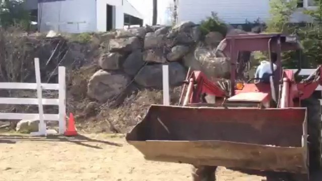 Vends tracteur Massey Ferguson 4x4 4x4 1984 modèle 1040 avec pépine d'excavation MF 1017 pelle et souffleur pour neige super fiable