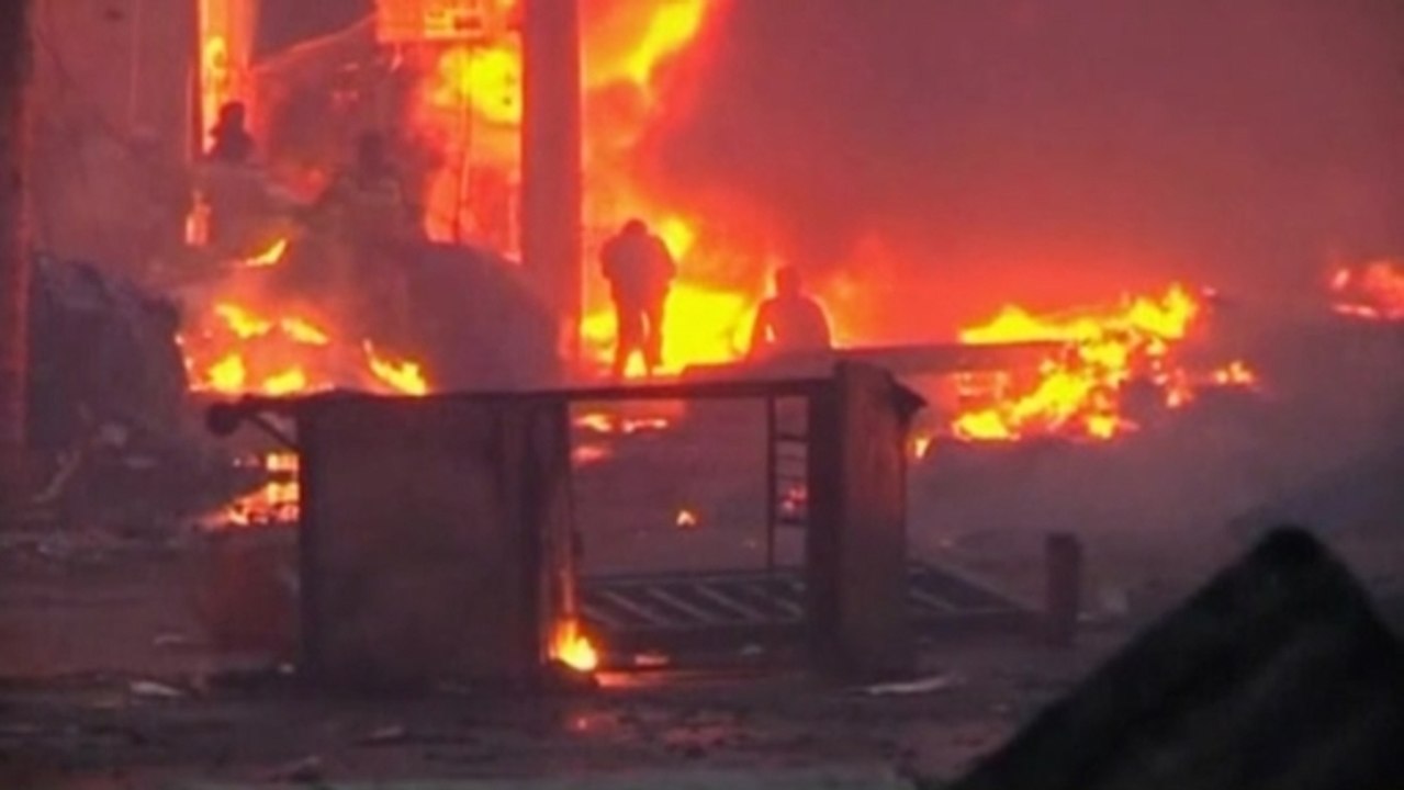 Islamist demonstrators clash with police in Bangladesh