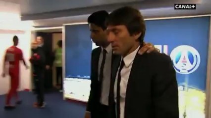 Leonardo bouscule l'arbitre M. Castro à la fin de PSG vs Valenciennes