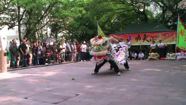 Human Mobile Stage 70E. 2013 Kung Fu Corner Show, Lion Dance